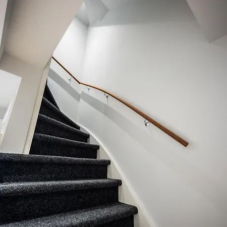 Distinct 2 Bedroom Serviced 84m2 -vp2d- Apartment Rotterdam