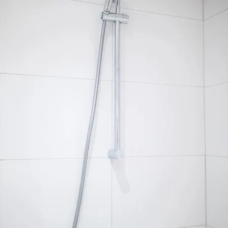 Distinct 2 Bedroom Serviced 84m2 -vp2d- * Rotterdam