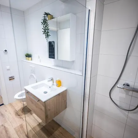 Distinct 2 Bedroom Serviced 84m2 -vp2d-